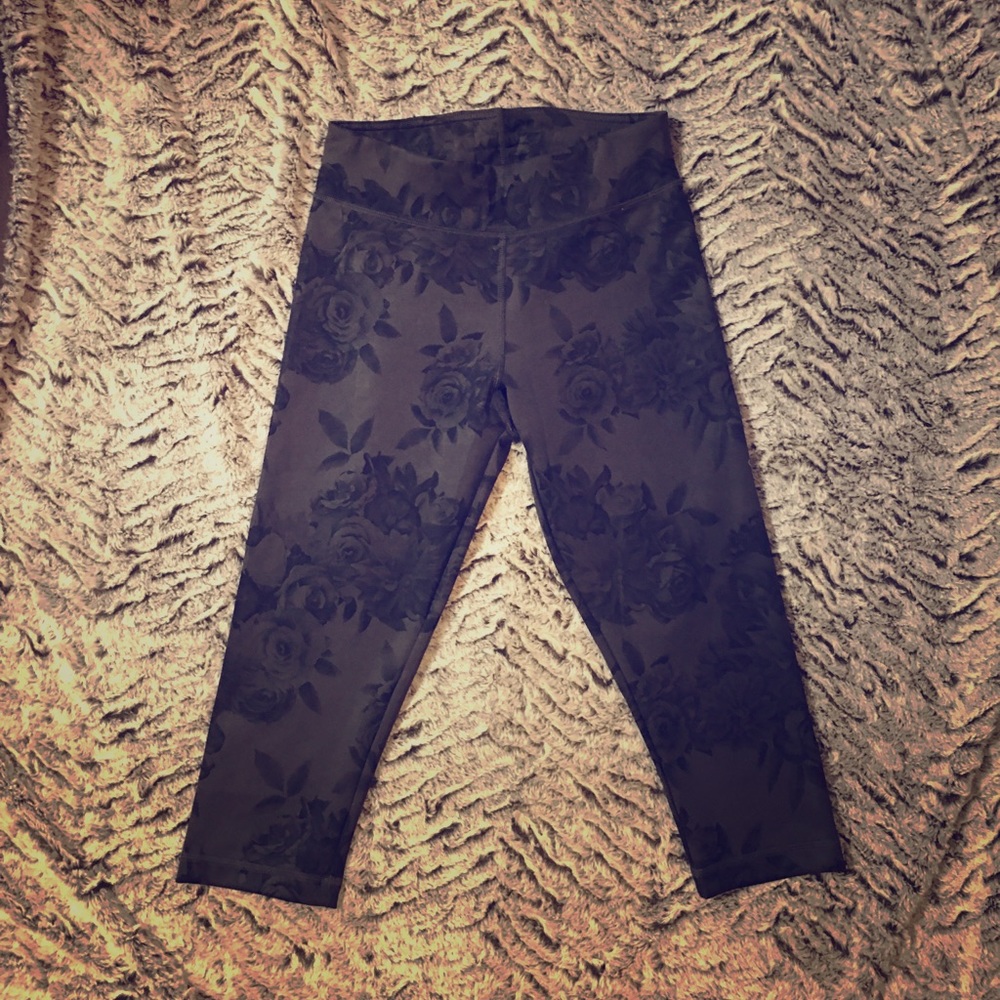 Women’s floral print athletic leggings